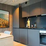 Modern One-bedroom In 헤닝스베르