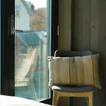 Modern One-bedroom In 헤닝스베르